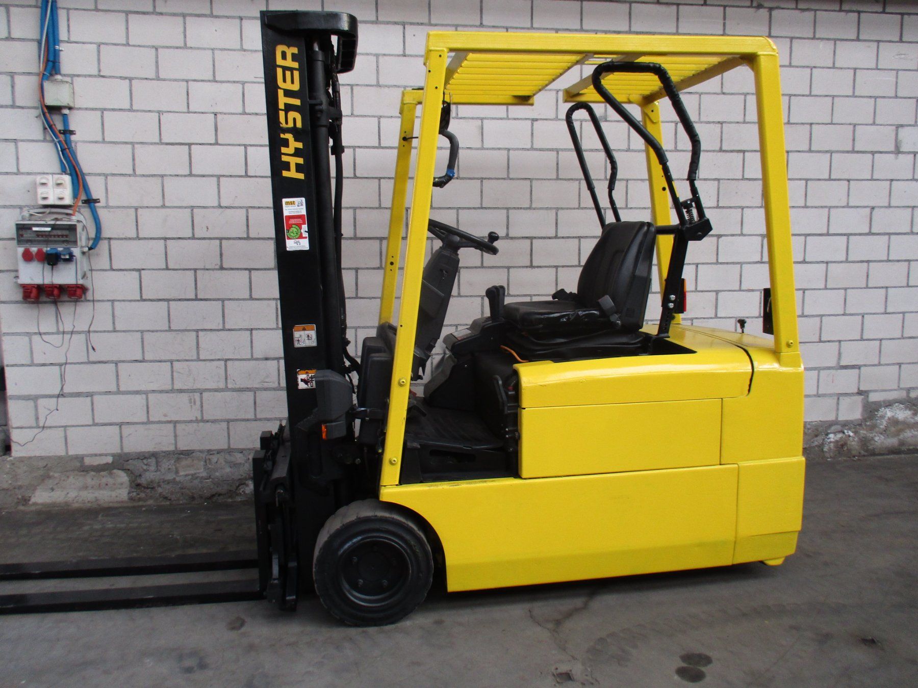 Gabelstapler & Hubwagen: STAPLER  HYSTER J2.00XMT  ELEKTRO  mit STRASSENZULLASSUNG – Gebraucht aus Seon von zomahandel 1