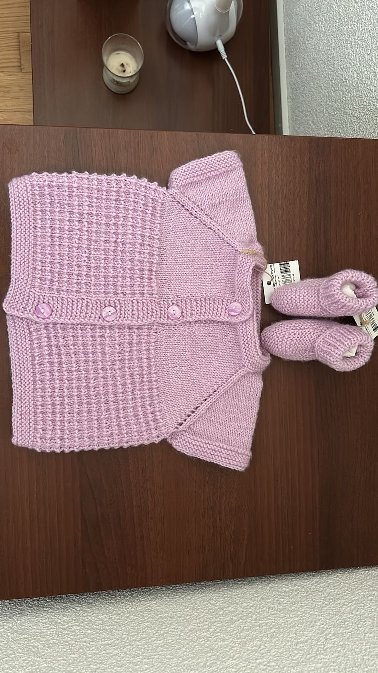 Lotti & Set di vestiti: Hand knitted Baby new set – Nuovo e nell'imballaggio originale da Thalwil venduto da Evrim78 1