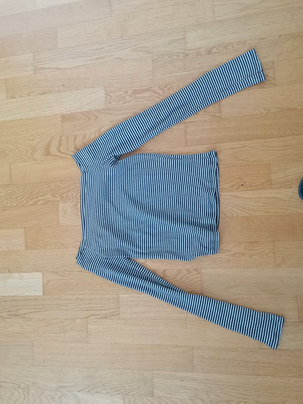 Zara Maglioni & Felpe: Cropped Pullover Schwarz Weiss S – Usato da Bronschhofen venduto da Hanne2 1
