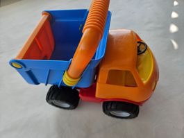 Spielzeug-Kipper für kleine Baumeister