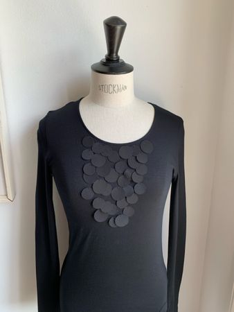 AKRIS: Luxuriöses schwarzes Langarm-Top, 34