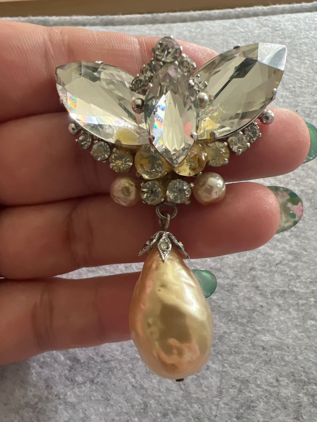 Spille & Fermagli: Alte Brosche mit perlen und Strass – Usato da Uznach venduto da Ya_x7x6