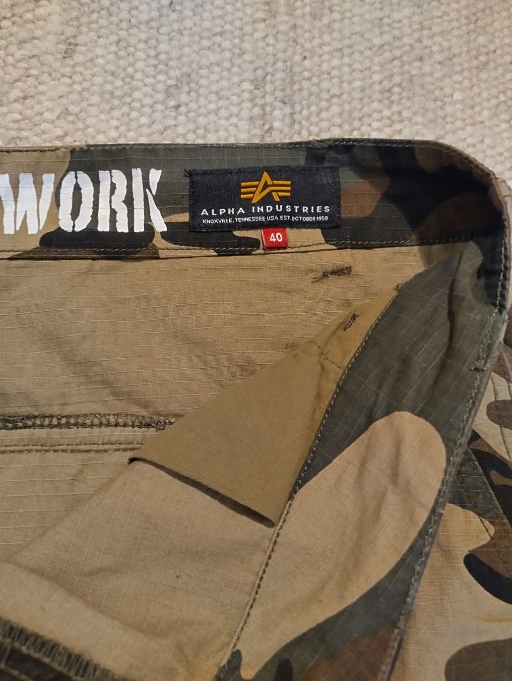Alpha Industries Pantaloni: Alpha Industries Cargohose -Camo. Gr.40 - 100% Baumwolle – Usato da Dornach venduto da Taxi12 3