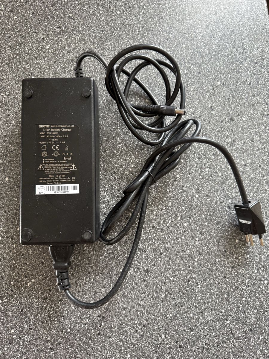 Caricabatterie: Chargeur trottinette E-Twow – Usato da Montreux venduto da Kokebullterrier1