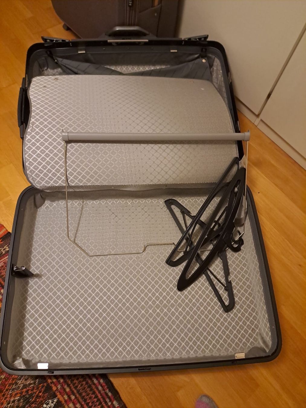 Samsonite Valises de voyage: Large Hardcase Suitcase with Clothes Hanger. – Neuf (Voir description) à Frasnacht par bp96 2