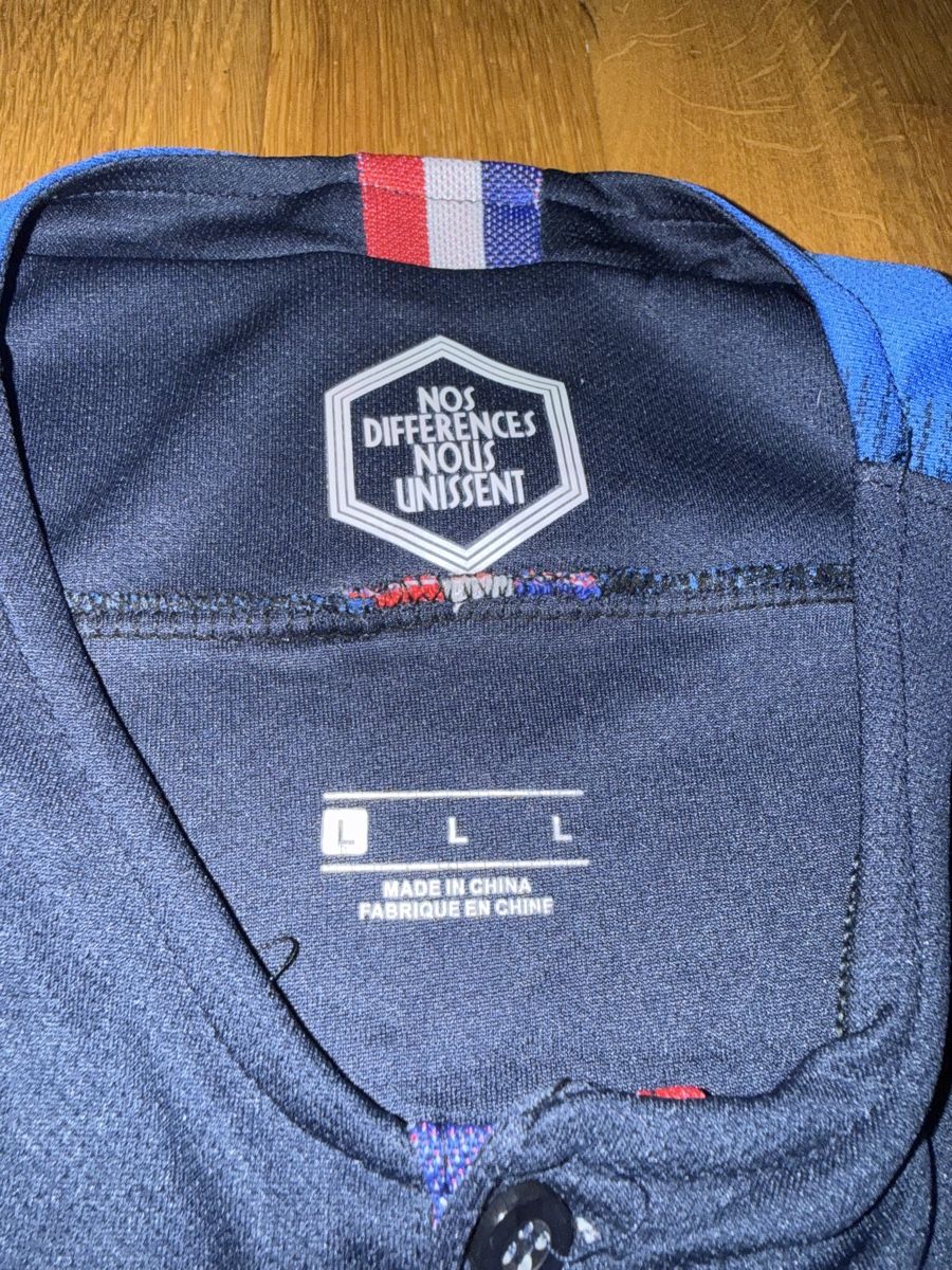 Nike Canottiere & Pantaloni: Frankreich Trikot Grösse L – Nuovo (secondo la descrizione) da Winterthur venduto da GinaMila 2