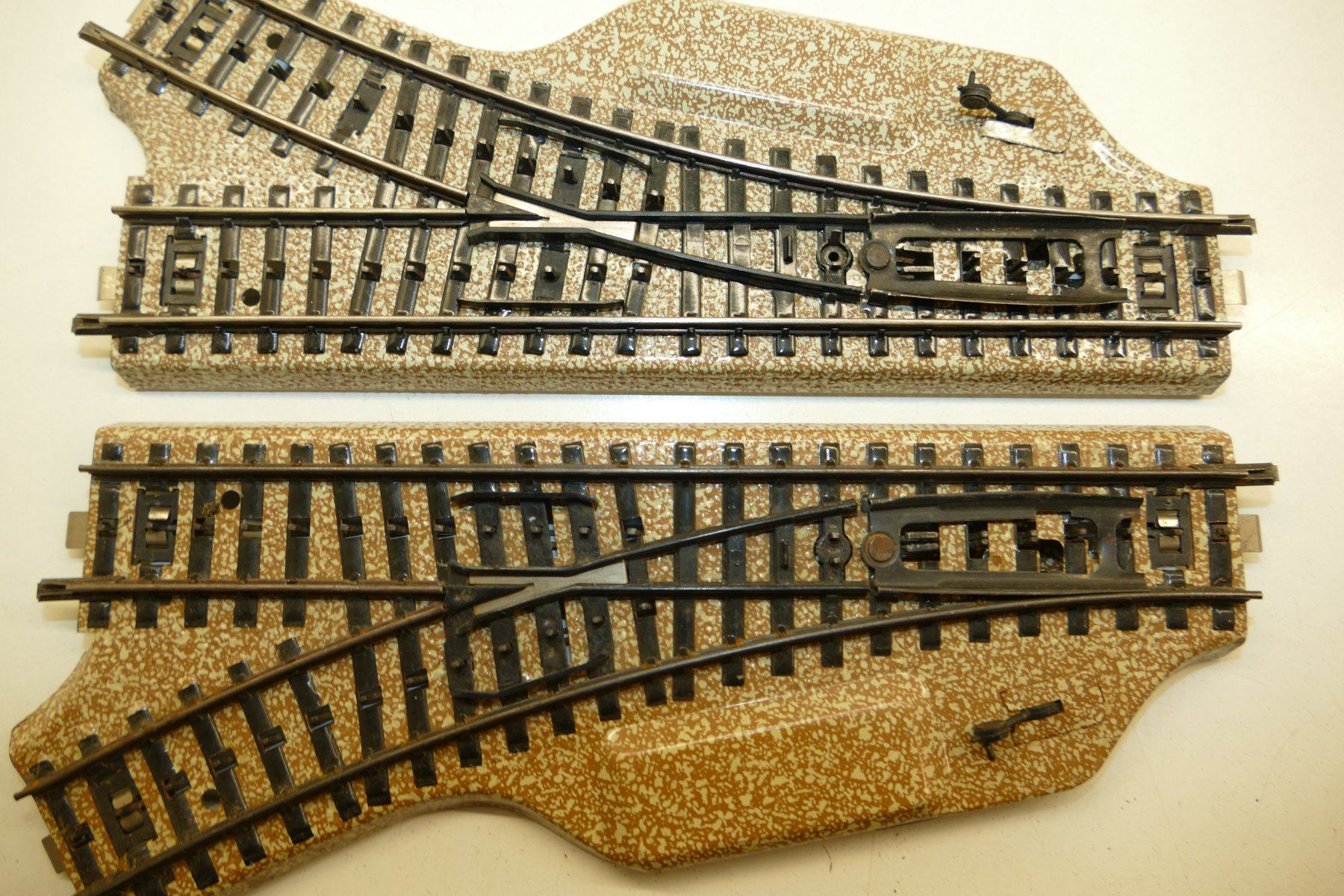 Märklin Modellini di ferrovie: Märklin H0: M-Gleis Handweichenpaar 2 – Usato da Niederhasli venduto da rail-duerst 1