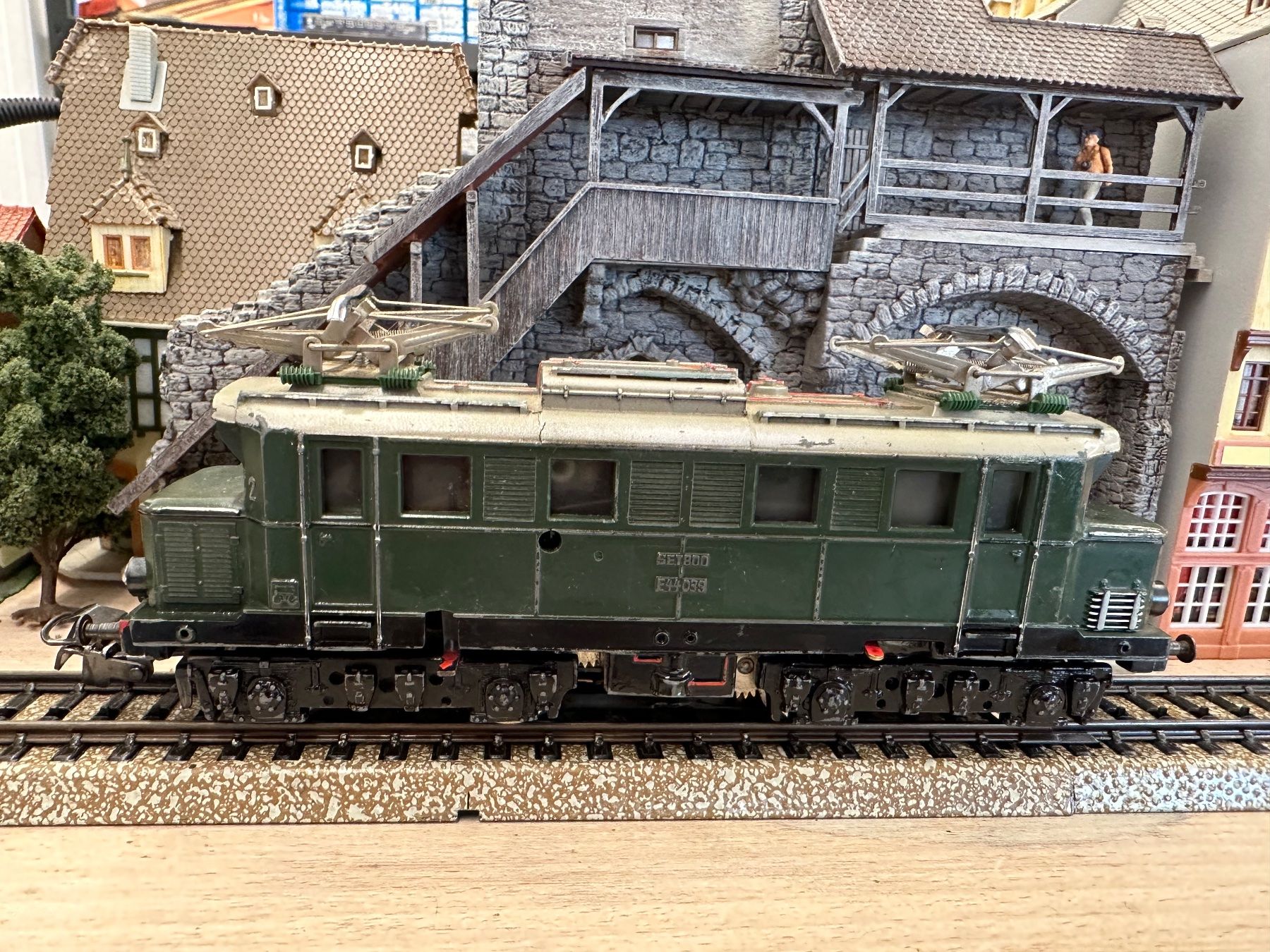 Märklin Modellini di ferrovie: Märklin SET 800 DB BR E44 – Usato da Lupsingen venduto da New-Haven 1