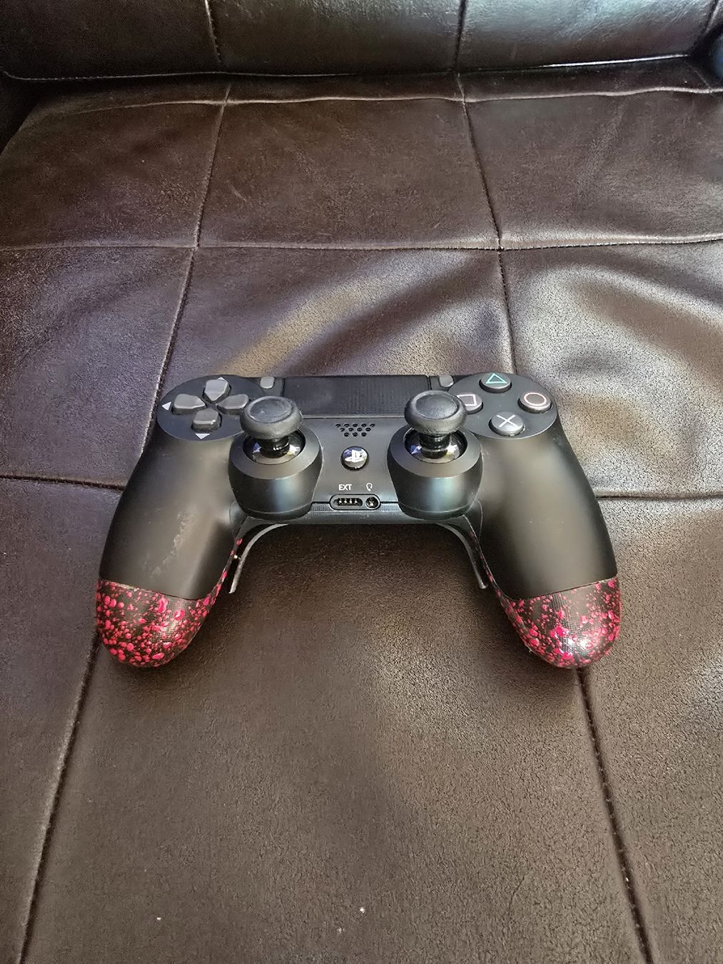Sony Konsolen: PS4 Controller Schwarz – mit 2 Paddles – Gebraucht aus Bronschhofen von dvnb 3