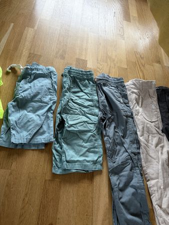 Hosen und Shorts für 8/9 Jährigen Jungen  guter Zustand