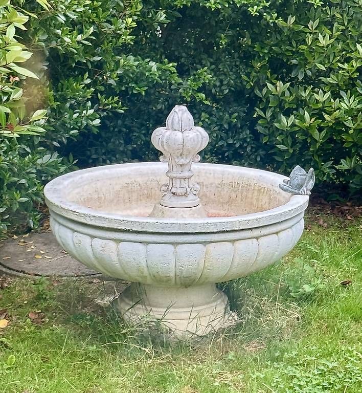 Teiche & Zierbrunnen: Schöner weissee Brunnen aus Stein – Gebraucht aus Wettingen von stingray13 1