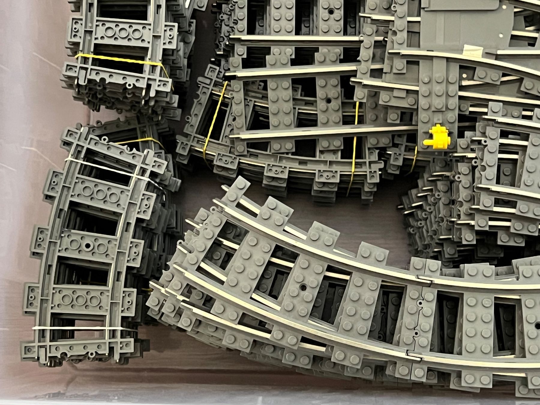 Lego Giocattoli: Kiste mit LEGO 9v System Schienen – Usato da Uttigen venduto da sonorsonic 4
