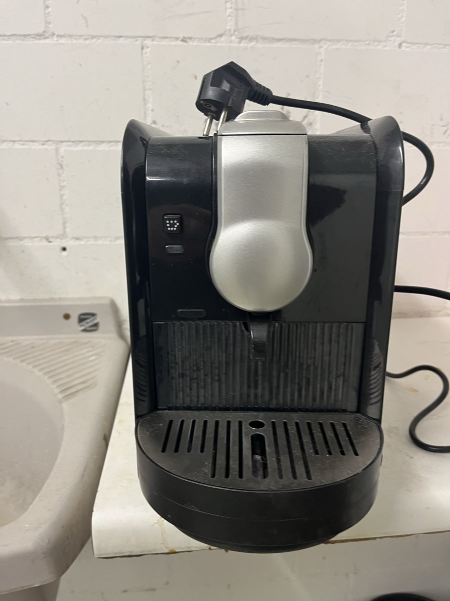 Kaffeemaschinen & Espressomaschinen: Maschine ich weiss nicht funktioniert oder nicht  – Gebraucht aus Zürich von j.mely 2