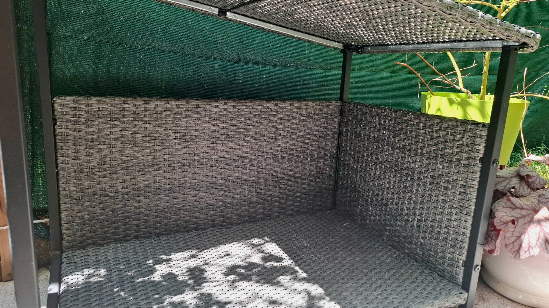Liege- & Schlafplätze: Niche abri extérieur pour chien – Gebraucht aus Troinex von adelineac 1