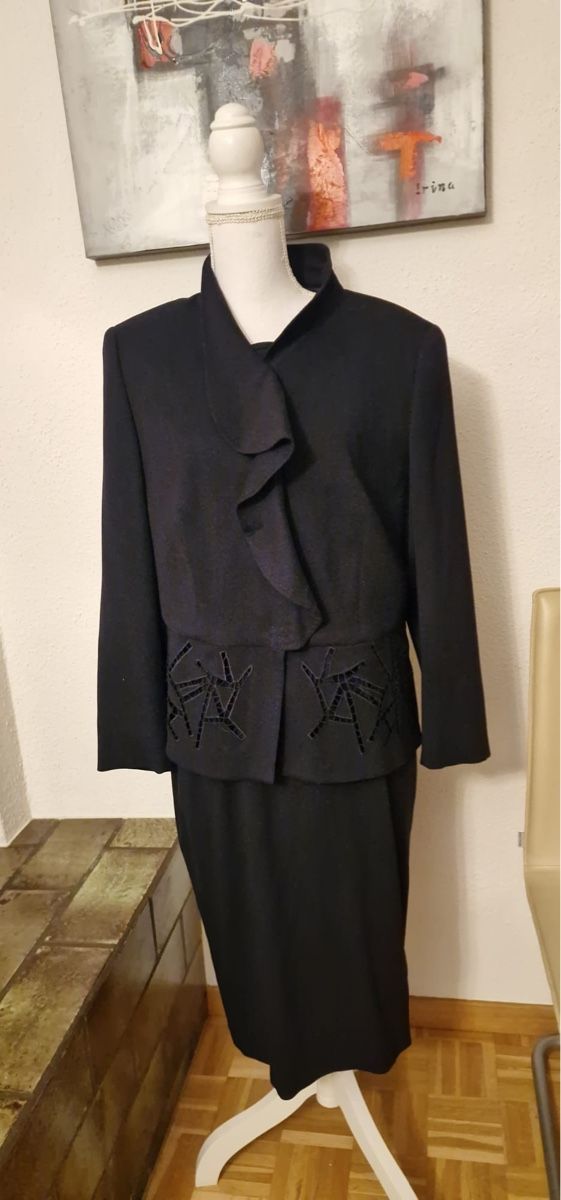 Costumi: Escada Kostüm, Gr. 44, Schwarz, Top Zustand – Usato da St. Gallen venduto da mania03