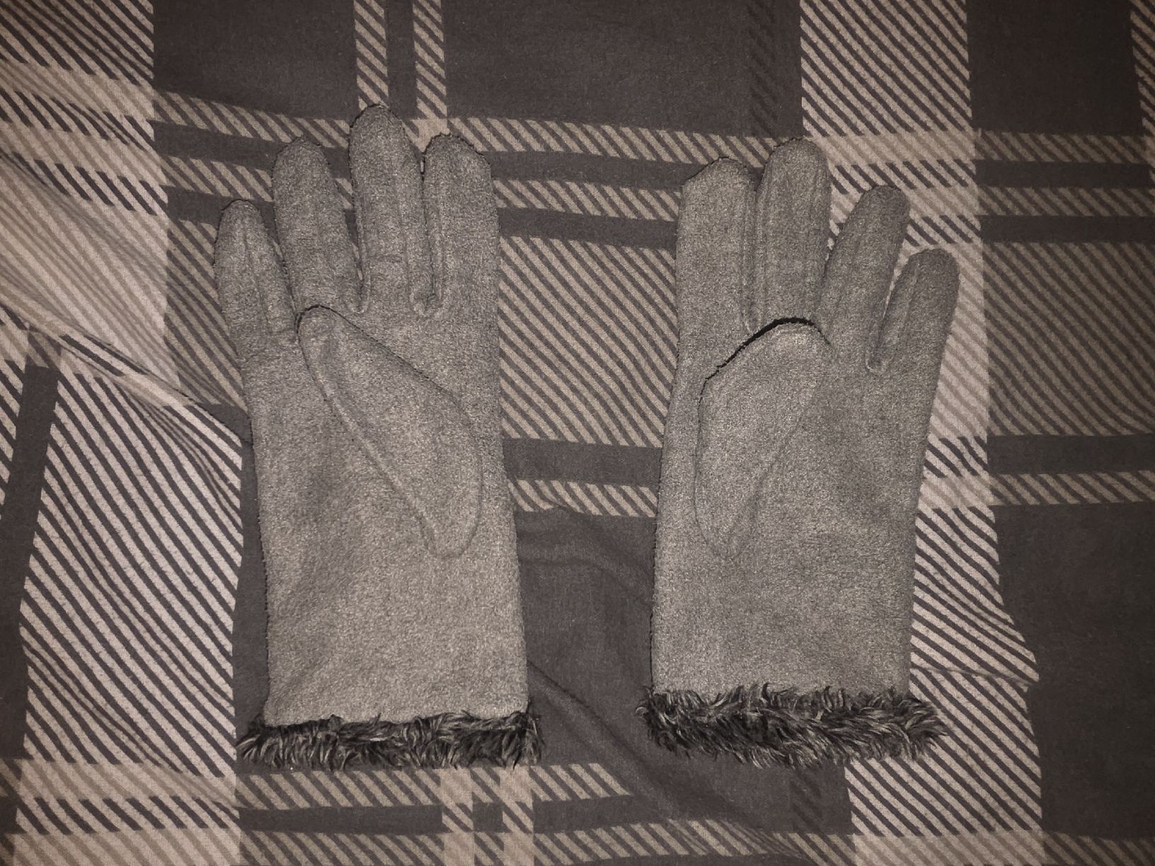 Gants & mitaines : Graue Winterhandschuhe, neuwertig – Neuf (Voir description) à Kriens par Caroline_Schweiz 2