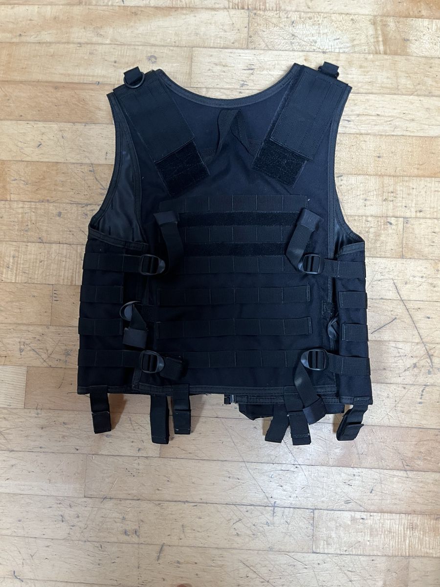 Uniformi: Tactical Weste Schwarz – Usato da Arni AG venduto da Erfolgreich 1
