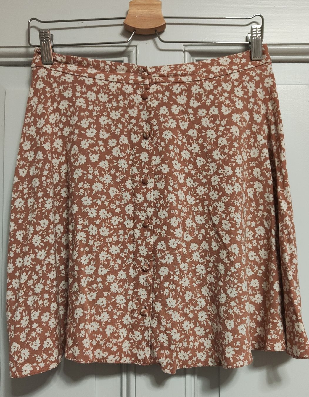 New Look Gonne: New Look Minirock mit Blumen, 38 – Usato da Schaffhausen venduto da NanetteBaguette