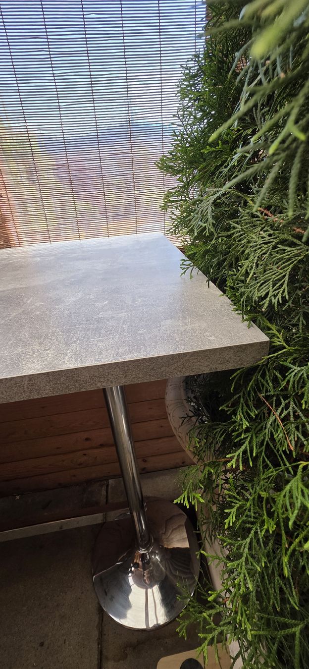 Tische: Bar, Tisch mit 4 Barstühlen – Gebraucht aus Kaufdorf von Nati-Nati 4