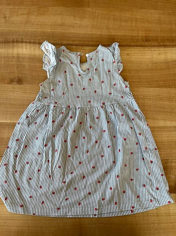 H&M Vestiti & Gonne: Sommerkleid 98 mit Erdbeeren – Usato da Winterthur venduto da Blue028 2
