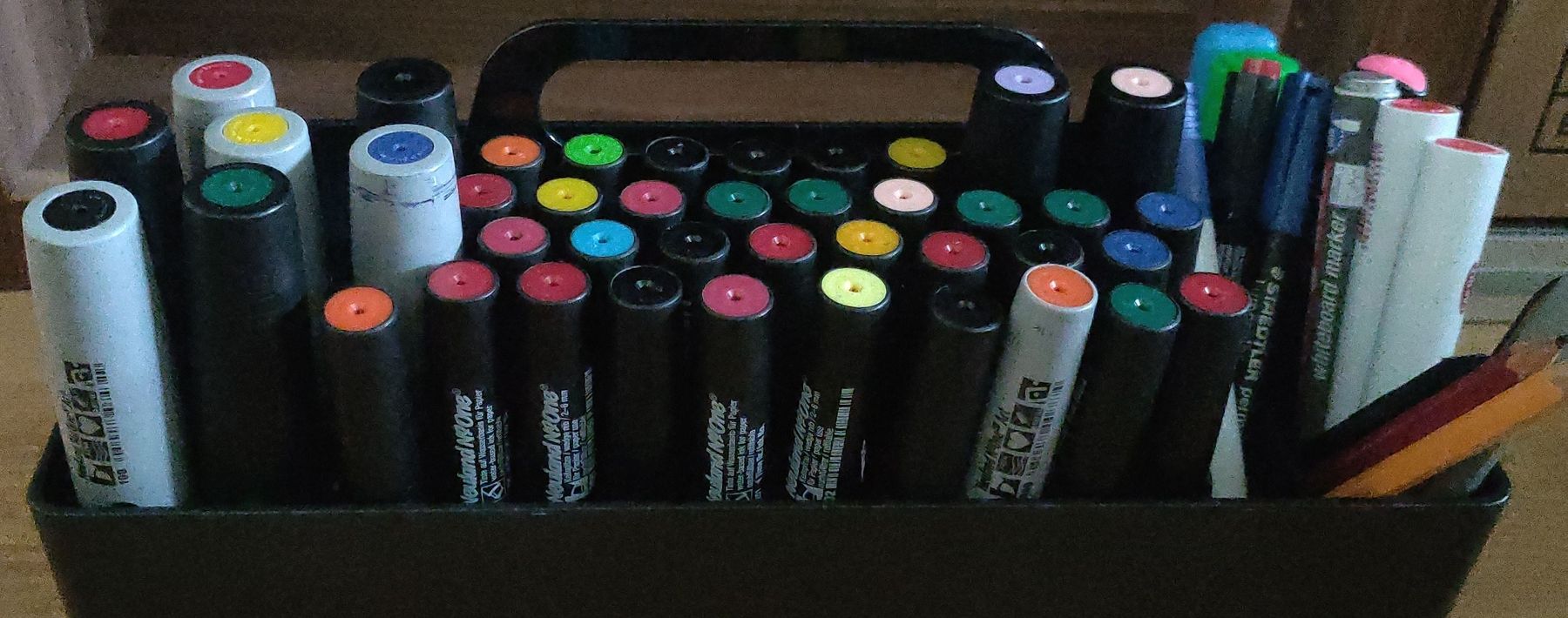 Penna & Evidenziatori: Neuland Marker Set mit Aufbewahrungsbox – Usato da Oberwil b. Zug venduto da PaF_592