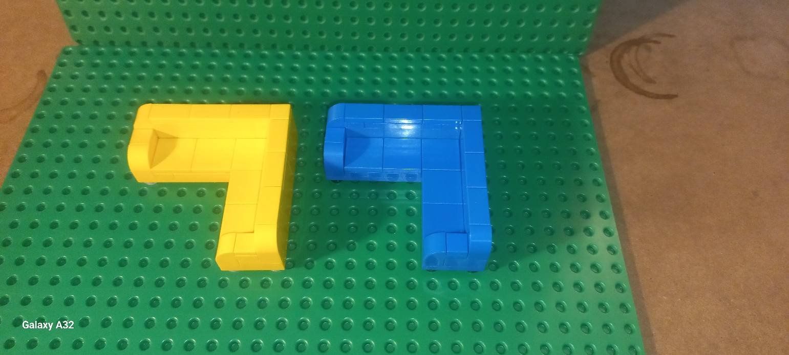 Lego Giocattoli: Lot de 2 canapés d'angle Lego – Usato da La tour de treme venduto da Legocreation82 1