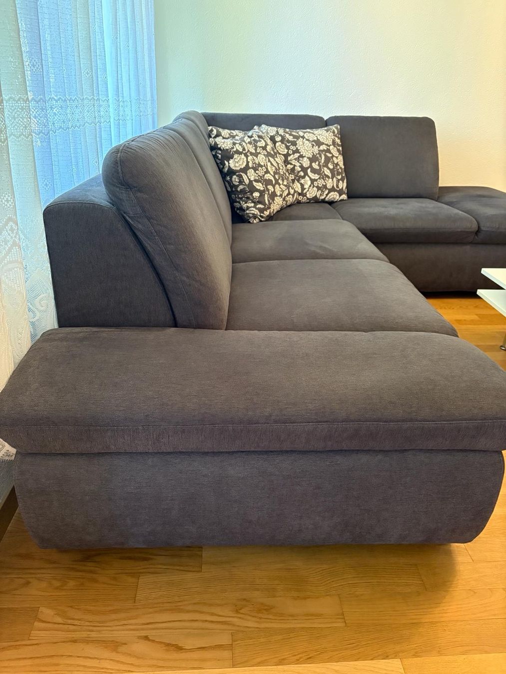 Divani: Ecksofa dunkelgrau Stoff mit Hocker guter Zustand – Usato da Horgen venduto da bigc_littled 2