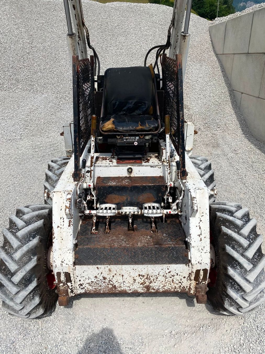 Hoflader: Kompaktlader R40VM, Nr: 1001-P – Defekt aus Kandergrund von 07071963 7
