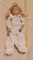 Sasha Morgenthaler blond mit gestreiftem Kleid