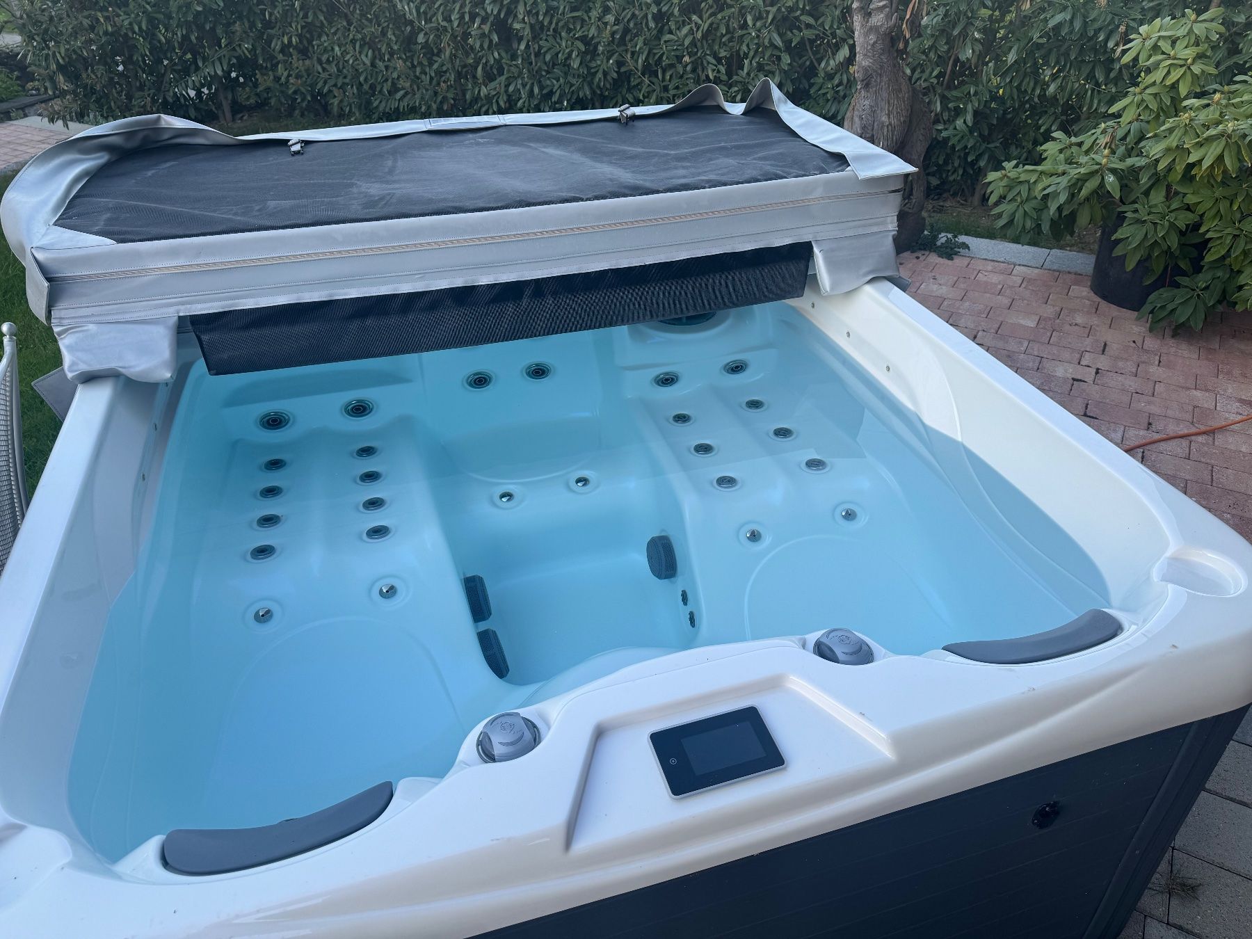 Whirlpool: Whirlpool / Jacuzzi – Usato da Leuggern venduto da Seafarmer