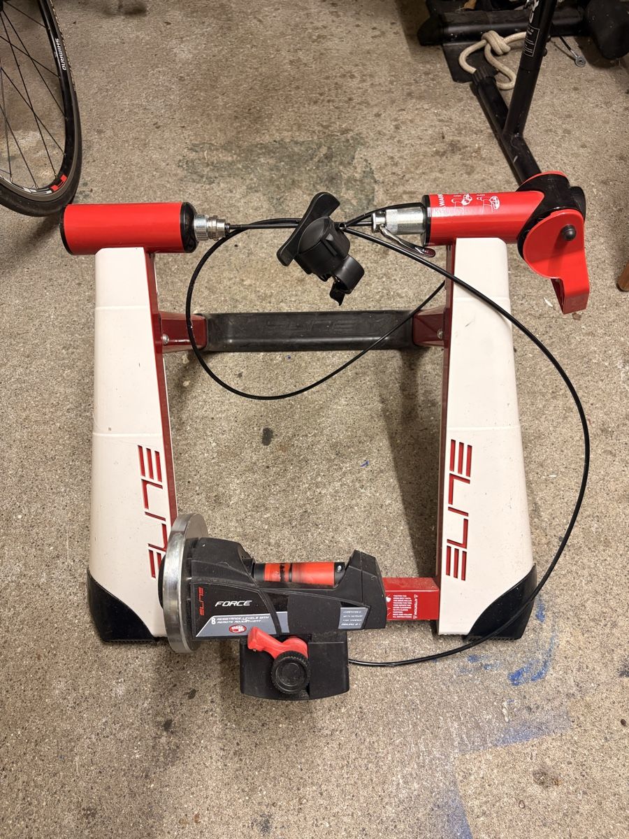 Hometrainer: Elite Novo Force 8 Rollentrainer – Gebraucht aus Goldau von BestSellerBoiii