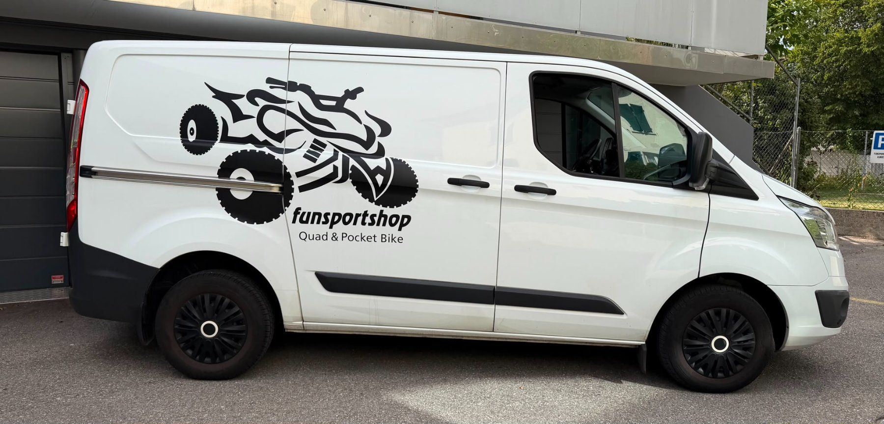 Ford Nutzfahrzeuge: FORD Transit Custom – Gebraucht aus Zuchwil von Funsportshop 2