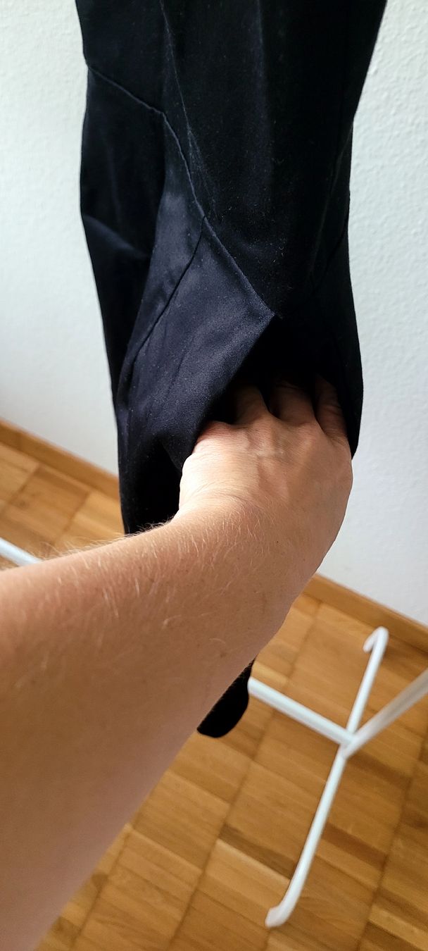 Hallhuber Kleider: Hallhuber Kleid, schwarz, Grösse 34, tailliert, elegant. – Neu (gemäss Beschreibung) aus Emmenbrücke von gatasalvache 5