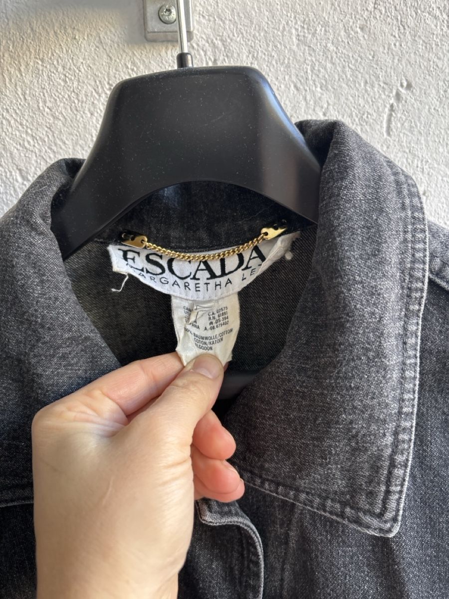 Escada Giacche: Schwarze Jeansjacke von Escada – Usato da Bern venduto da agata89 1