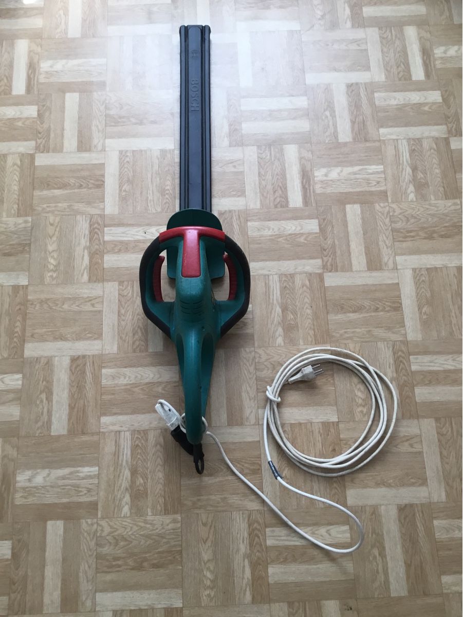 Bosch Alle Werkzeuge: Heckenschere Bosch AHS easi-cut 550 W / 48 cm lang – Gebraucht aus Kreuzlingen von Schuggerman