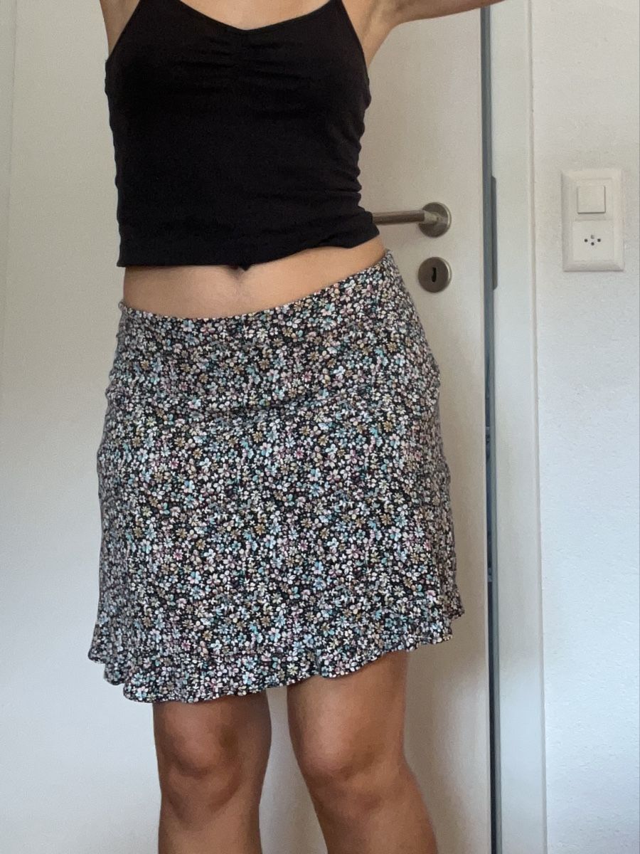 Pull&Bear Vestiti: blumiges Sommerkleid – Usato da Wil AG venduto da larwe 4