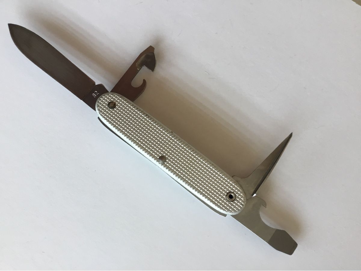 Armée suisse Couteaux de poche: Altes Sackmesser 82 – D'occasion à St. Gallen par chamilla 1