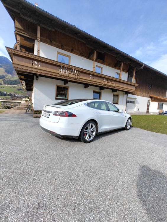 Tesla Model S P85+ Free Supercharger Karbon uvm.