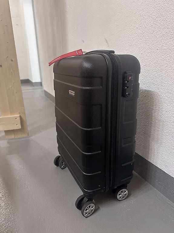 Valigie: Clipper Hartschalen-Kabinenkoffer – Usato da St. Gallen venduto da fla_j5jj 1