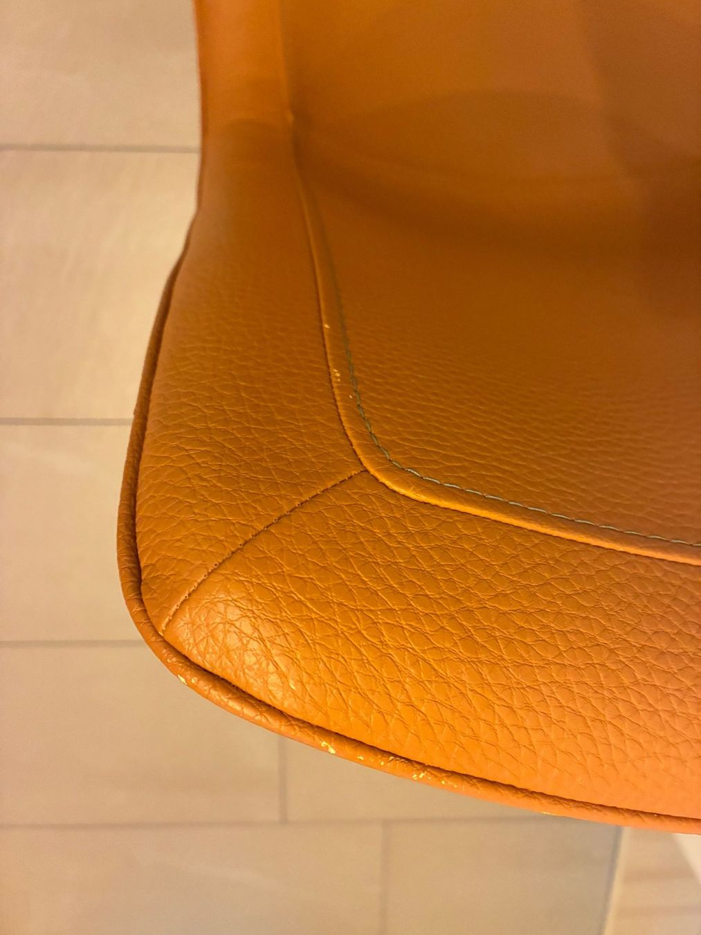 Chaises: Stuhl senfgelb, Kunstleder – D'occasion à Frick par sandra037 8