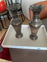 Set aus 2 dekorativen Messing-Vasen handverziert, ca. 24 cm