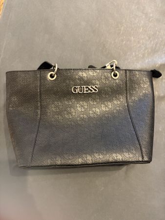 Schwarze Guess Handtasche, guter Zustand, sehr selten benutz