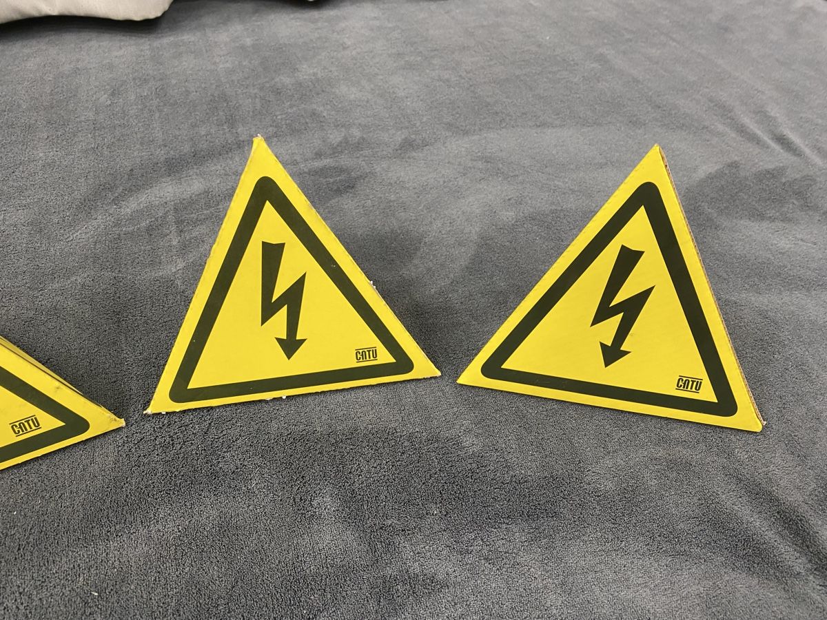 Insegne: Warnpyramiden für Hochspannung magnetisch – Usato da Hägglingen venduto da Karin0802 4