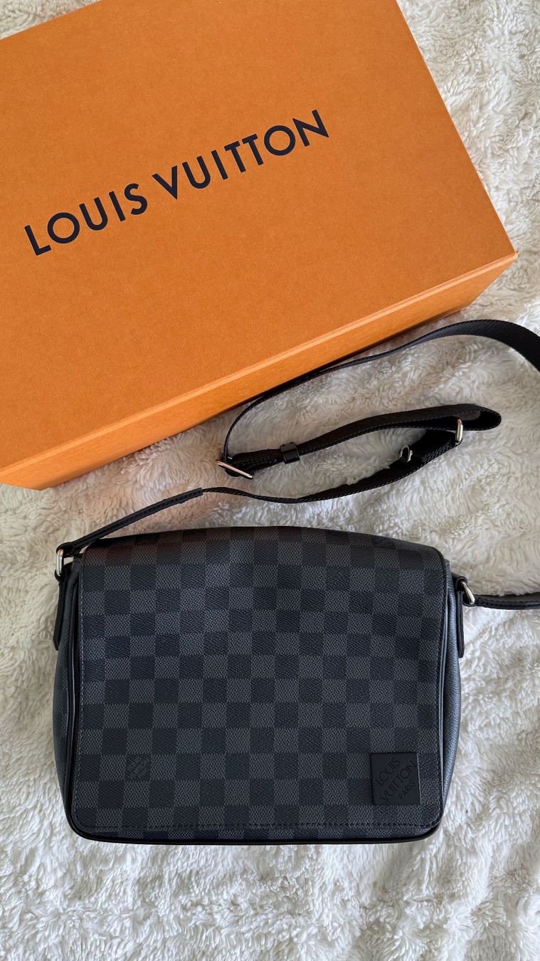 Louis Vuitton Borse: NEU Louis Vuitton District PM Messenger Tasche – Nuovo (secondo la descrizione) da Wollerau venduto da nad_tkc7