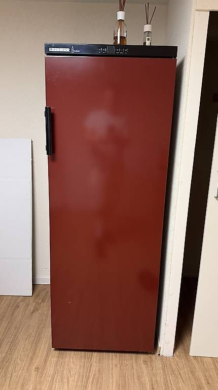 Liebherr Frigoriferi: Liebherr Weinkühlschrank – Usato da Künten venduto da buli76