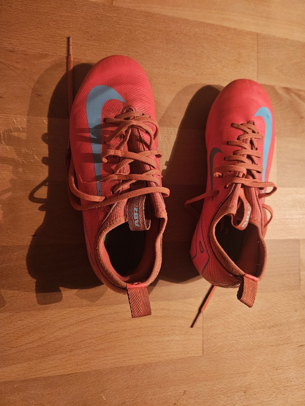 Nike Scarpe da uomo: Nike Fussballschuhe, Grösse 34 – Usato da Spiez venduto da ann_y7bb 1