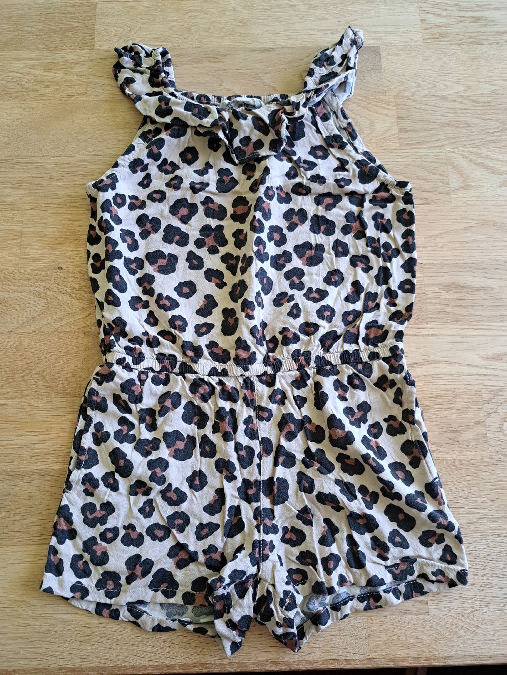H&M Tute: Sommerlicher Leo Jumpsuit Gr. 122 H&M – Usato da Bergdietikon venduto da Staphylococcus