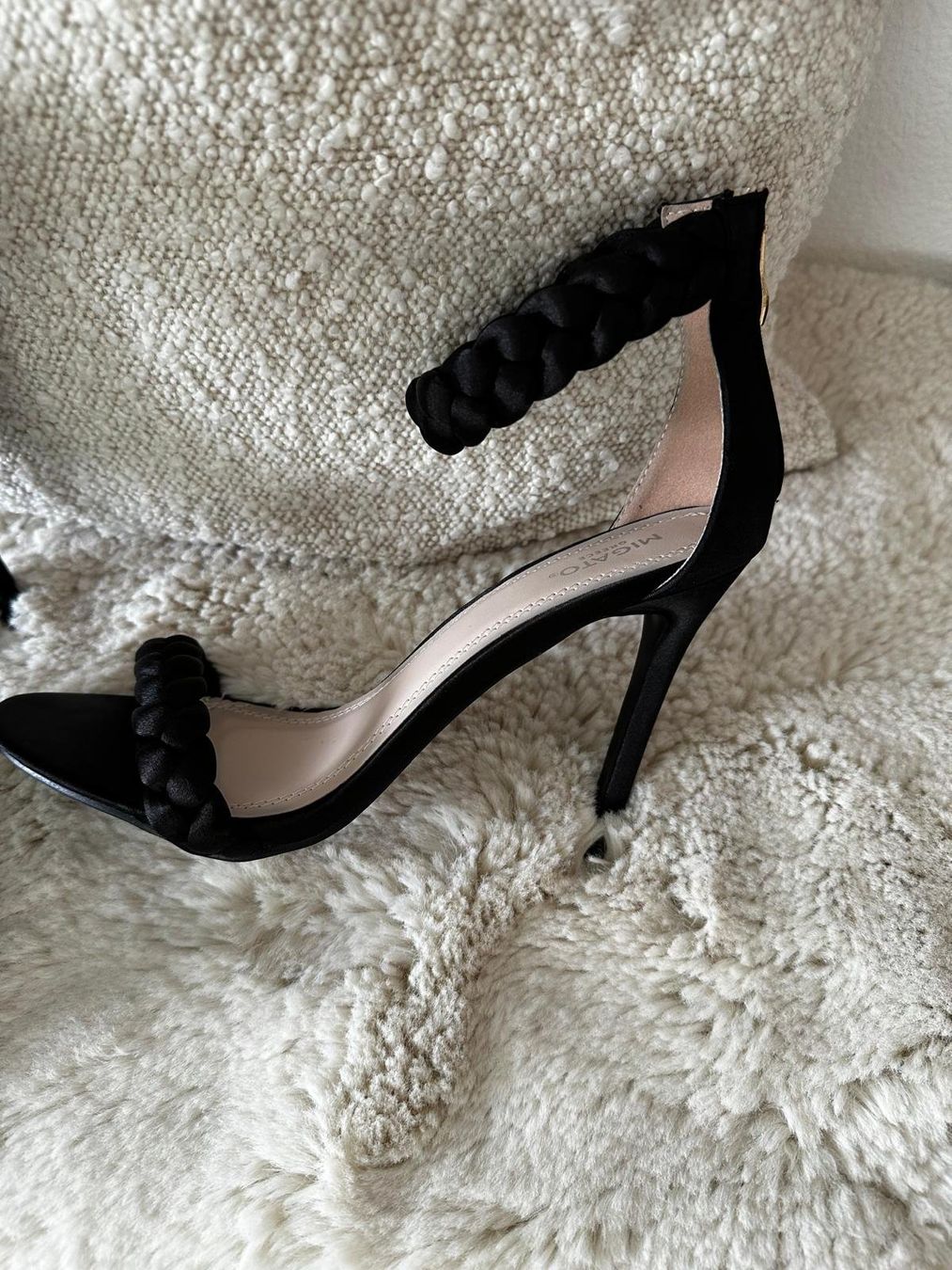 Scarpe da donna: Miséréo Satin High Heels Schwarz Gr. 38 – Usato da Thalwil venduto da victoriaSog 2