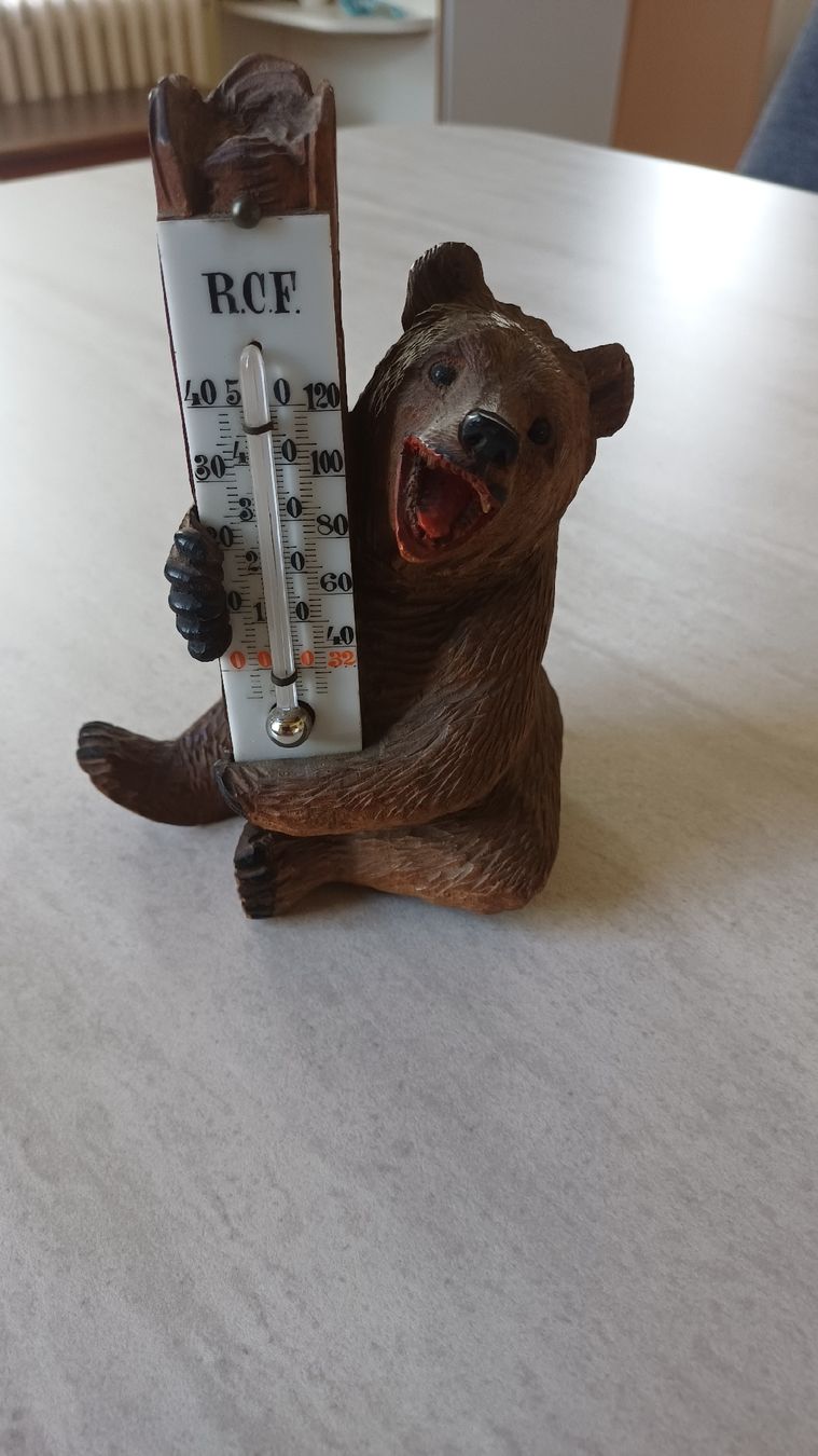 Figuren: Antiker Brienzer Bär mit Termometer  – Gebraucht aus Flawil von Pinkmalibu 5