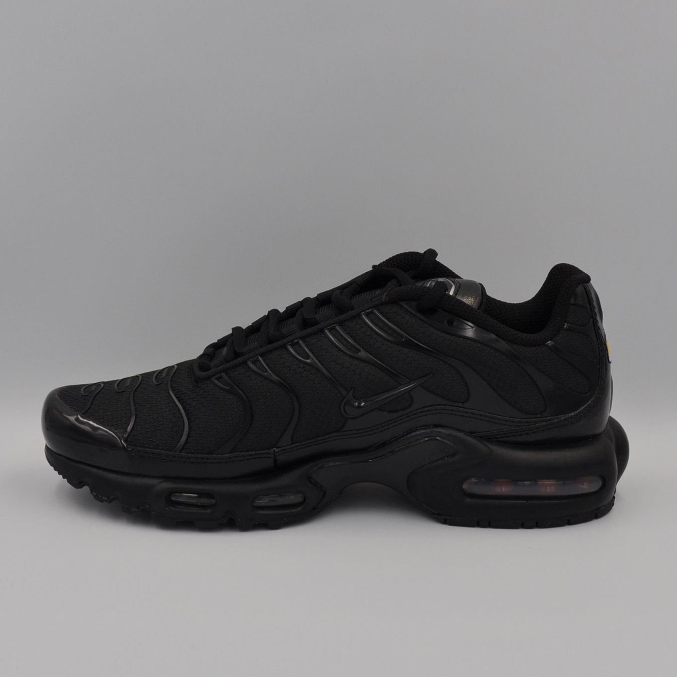 Nike Scarpe da uomo: Nike Air Max Plus TN Black 46 – Nuovo e nell'imballaggio originale da Bern venduto da SneakerheavenLT 2